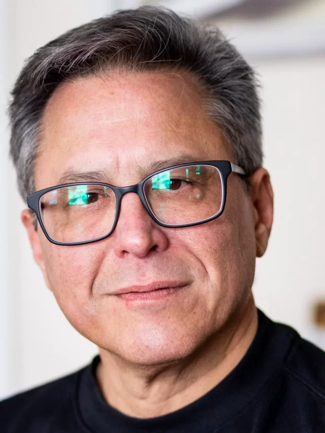 Retired CBS4 News Anchor Robb Hanrahan has passed away at 60